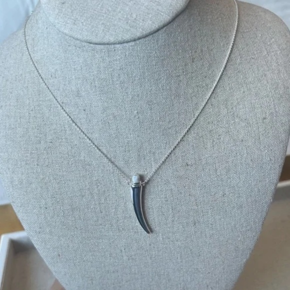 NWOT Stella & Dot Delicate Horn Necklace - silver - Picture 1 of 3